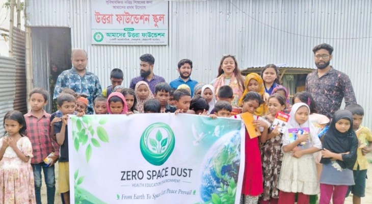 কোমলমতি শিক্ষার্থীদের মাঝে বই ও খাবার বিতরণ